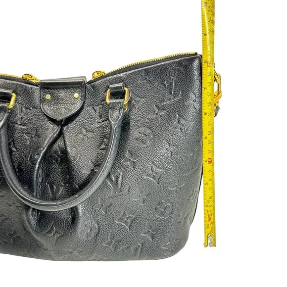 Louis Vuitton Black Shoulder Bag - Picture 4 of 13